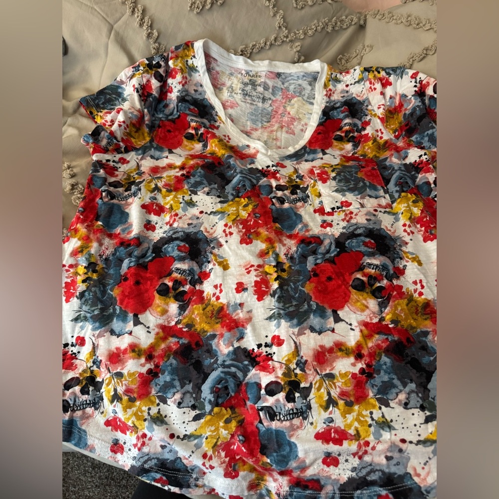 Torrid - White Short Sleeve Tee with Red, Blue and Yellow Floral Skull Print